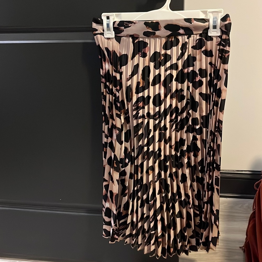 Beautiful Leopard Print Midi skirt